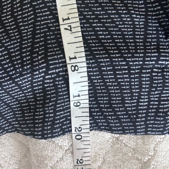 ⭐️ Derek Lam Collective Navy and White Layered Sleeveless Blouse Size 6 - Picture 12 of 13